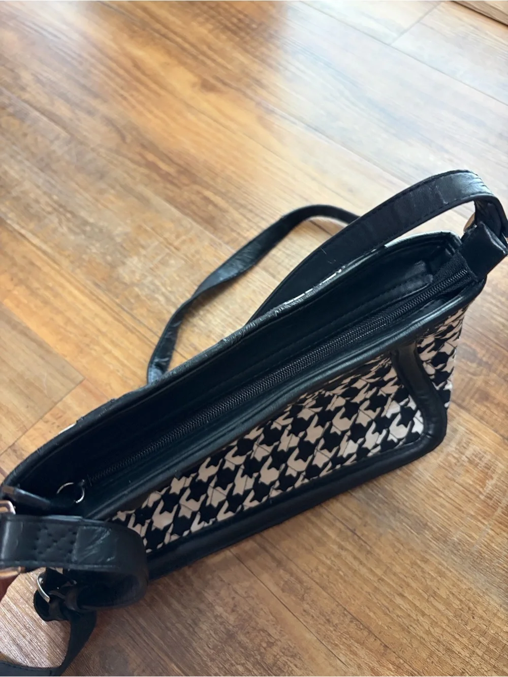 Vera Bradley black & white trapeze trimmed crossbody purse